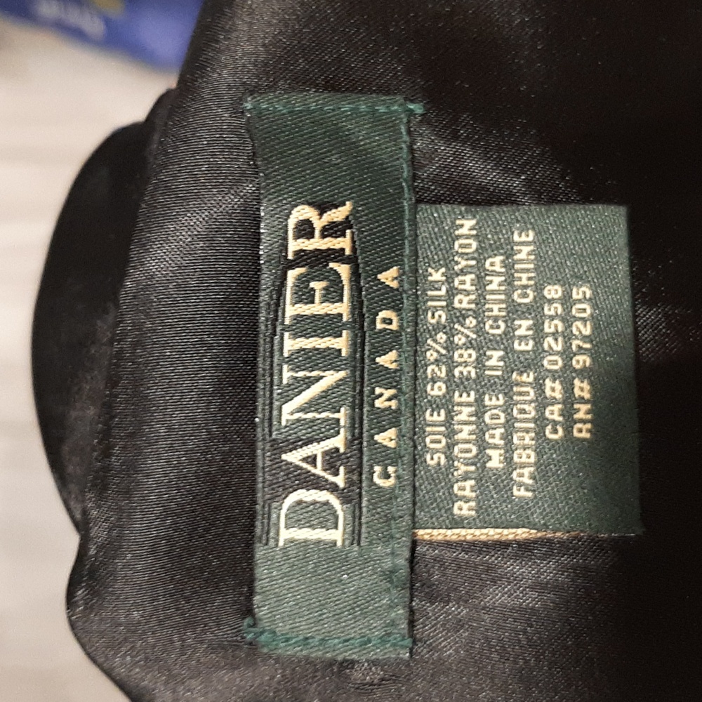 Danier scarf